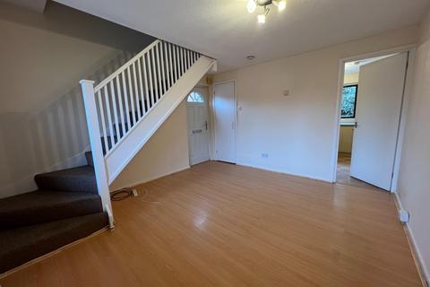 2 bedroom semi-detached house to rent, Robertson Close, Shenley Church End, Milton Keynes, MK5