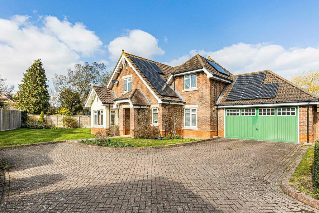 Speyhawk Place, Little Heath, Potters Bar 4 bed detached house for sale