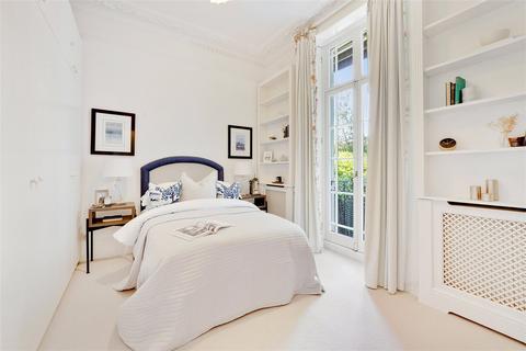 3 bedroom ground floor flat to rent, Sydney Place, South Kensington SW7
