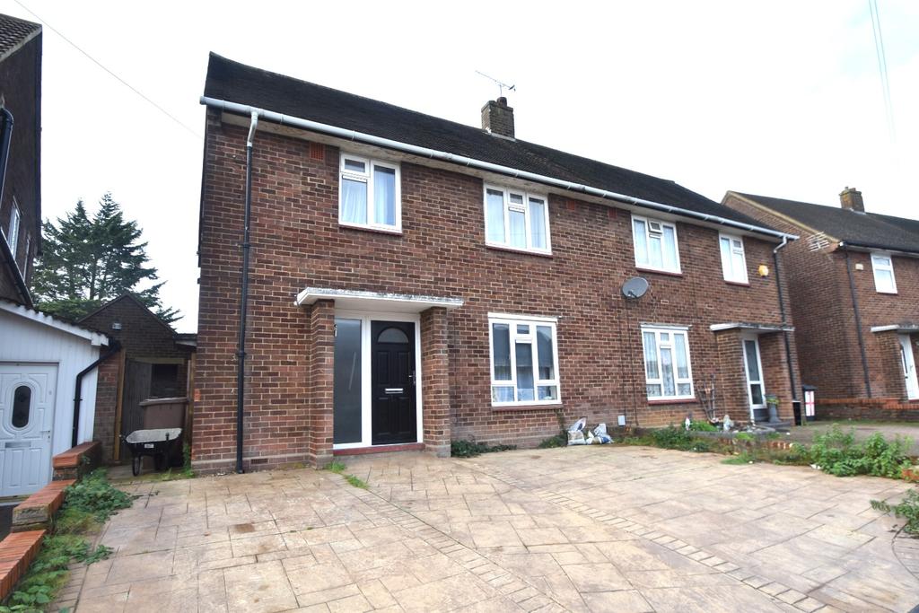 Abbey Drive, Luton, Bedfordshire, LU2 3 bed semidetached house £