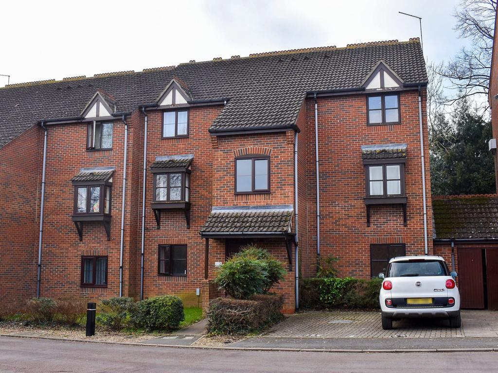 Eton Close, Weedon, NN7 1 bed ground floor flat £650 pcm (£150 pw)