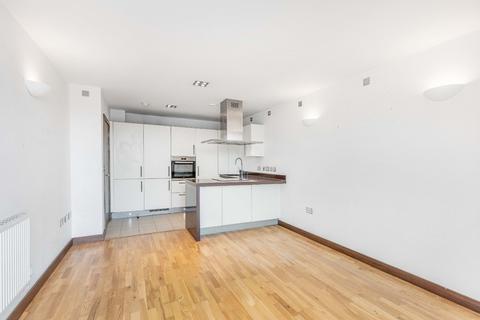 1 bedroom flat to rent, Vicentia Court, Bridges Court Road, London, SW11