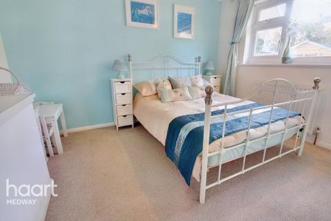 4 Charles Drive, Cuxton, Rochester, ME2 1DP