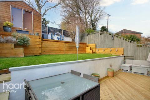 4 Charles Drive, Cuxton, Rochester, ME2 1DP