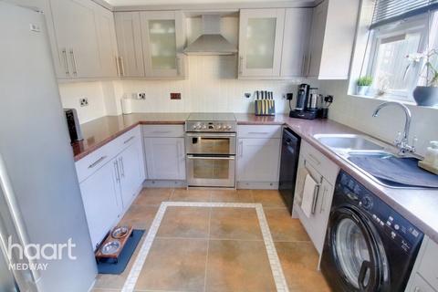 4 Charles Drive, Cuxton, Rochester, ME2 1DP