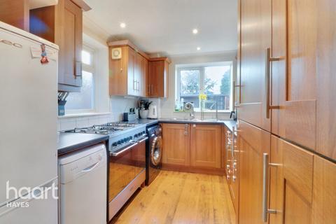 4 bedroom semi-detached house for sale - Marian Close, Hayes