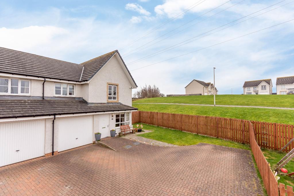 32 Lang Drive, Bathgate 3 bed semidetached house £245,000