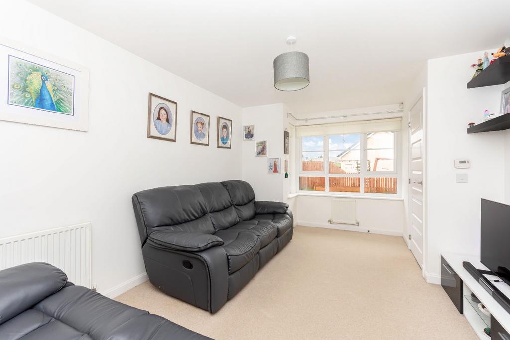 32 Lang Drive, Bathgate 3 bed semidetached house £245,000