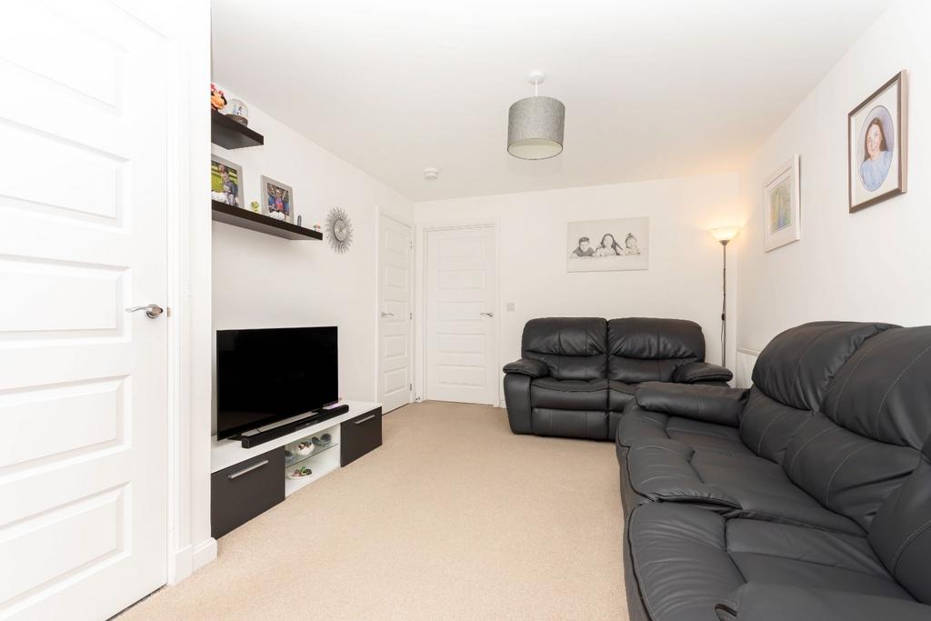 32 Lang Drive, Bathgate 3 bed semidetached house £245,000