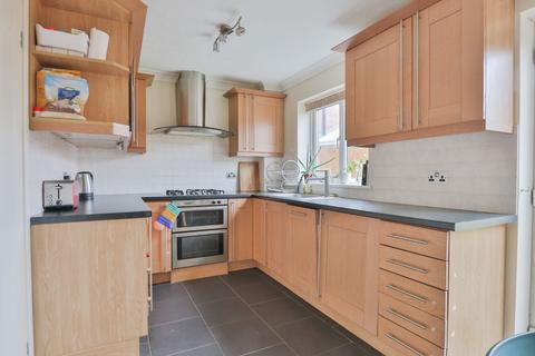3 bedroom semi-detached house for sale - Abbs Close, Hull, HU9 1TX
