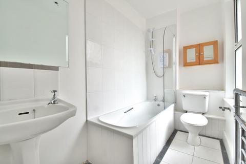 2 bedroom flat to rent, Kingswood Road, London, SW2 4JW