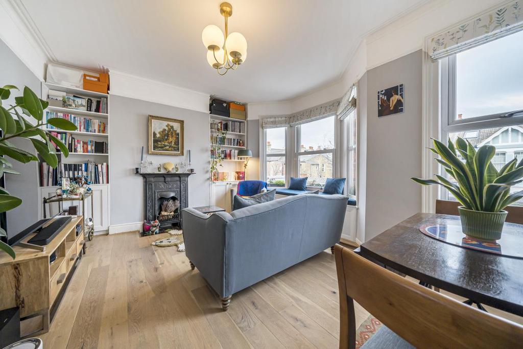 Brookwood Road, Southfields 2 bed £650,000