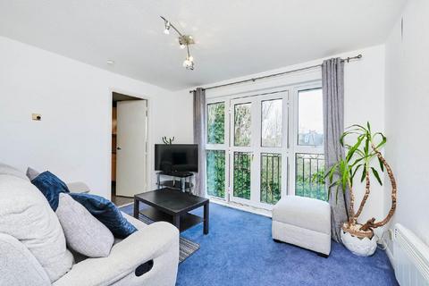 46 Crowthorne Close, London, SW18 5RX