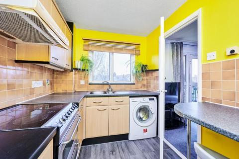 46 Crowthorne Close, London, SW18 5RX