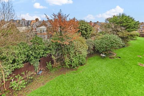 46 Crowthorne Close, London, SW18 5RX