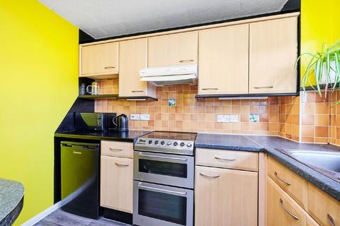 46 Crowthorne Close, London, SW18 5RX