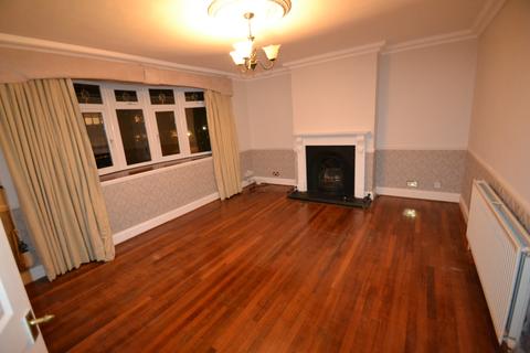 2 bedroom ground floor flat for sale - 2 Bedroom Flat, Brookside, Ilford, Greater London, IG6 2TD