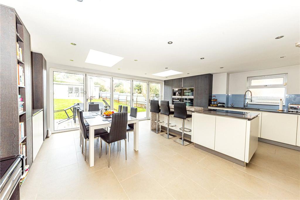 Kitchen/Dining Area