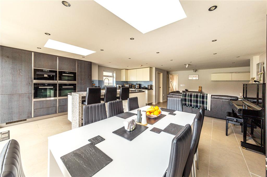 Kitchen/Dining Area