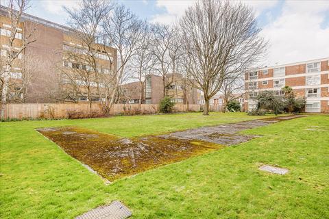 27 Langham Gardens, London, W13 8PY