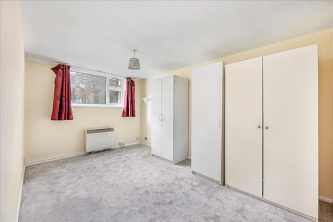 27 Langham Gardens, London, W13 8PY