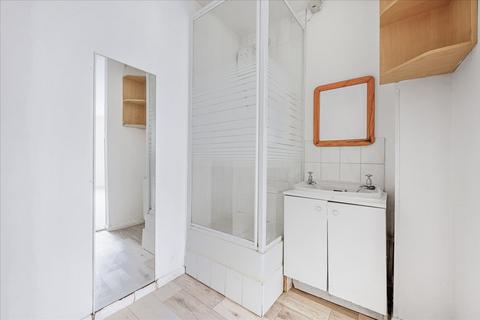 27 Langham Gardens, London, W13 8PY