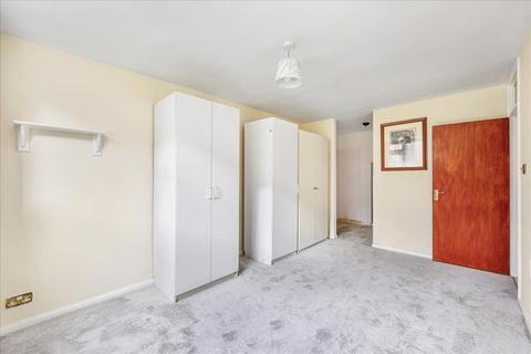 27 Langham Gardens, London, W13 8PY