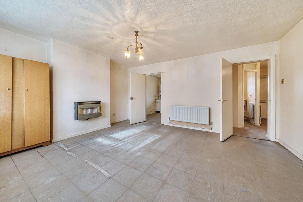 Gap Road, Wimbledon Studio £200,000