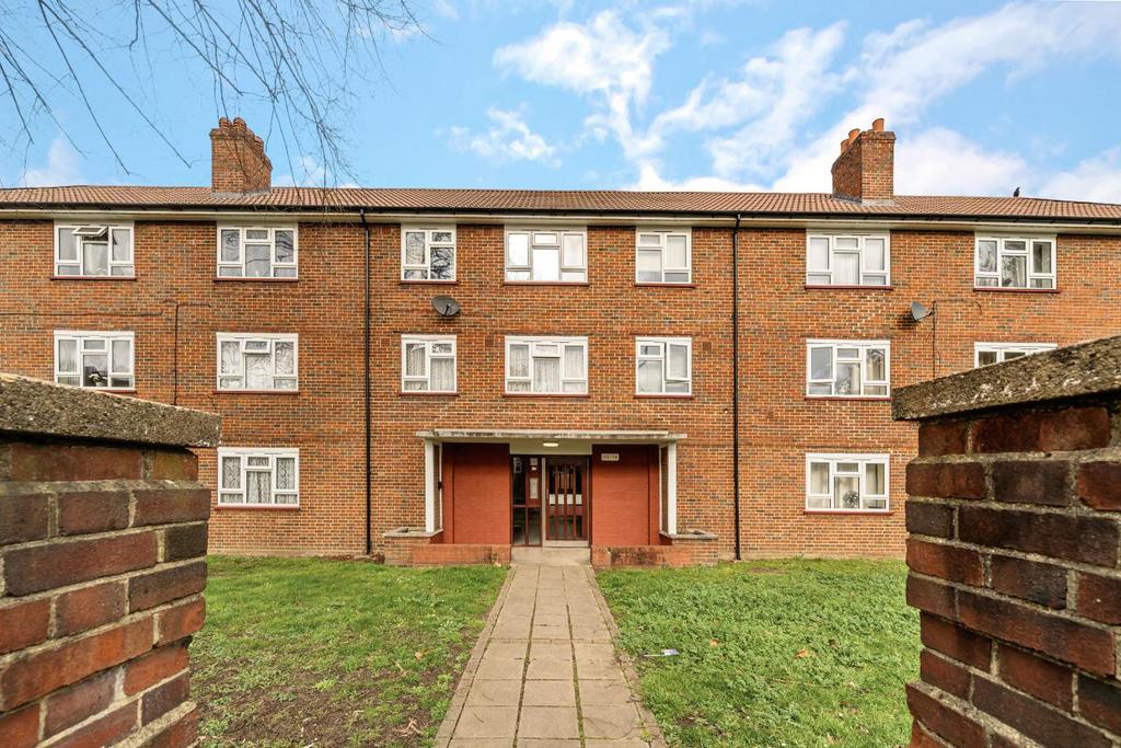 Gap Road, Wimbledon Studio £200,000