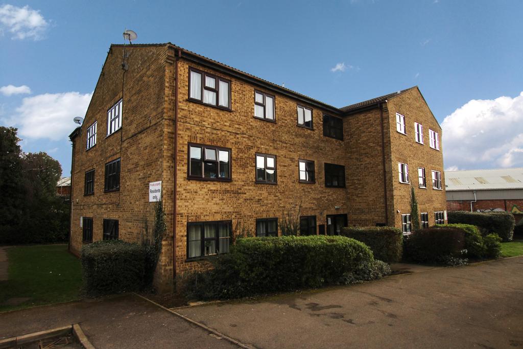 Bonham Court, Kettering NN16 2 bed apartment £150,000