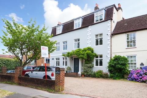 2 bedroom flat for sale, High Street, Esher, Surrey, KT10