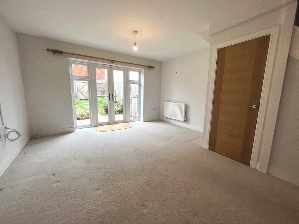 Lakeland Avenue, Bognor Regis 2 bed terraced house £1,295 pcm (£299 pw)