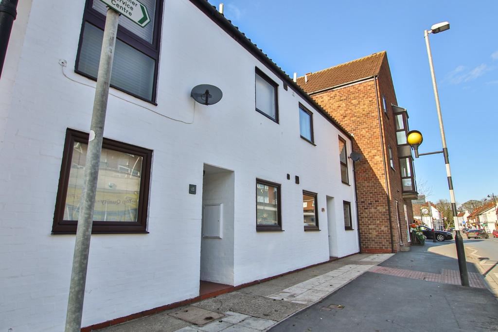 Elm Tree Court, Cottingham, HU16 5PZ 2 bed ground floor flat £149,950