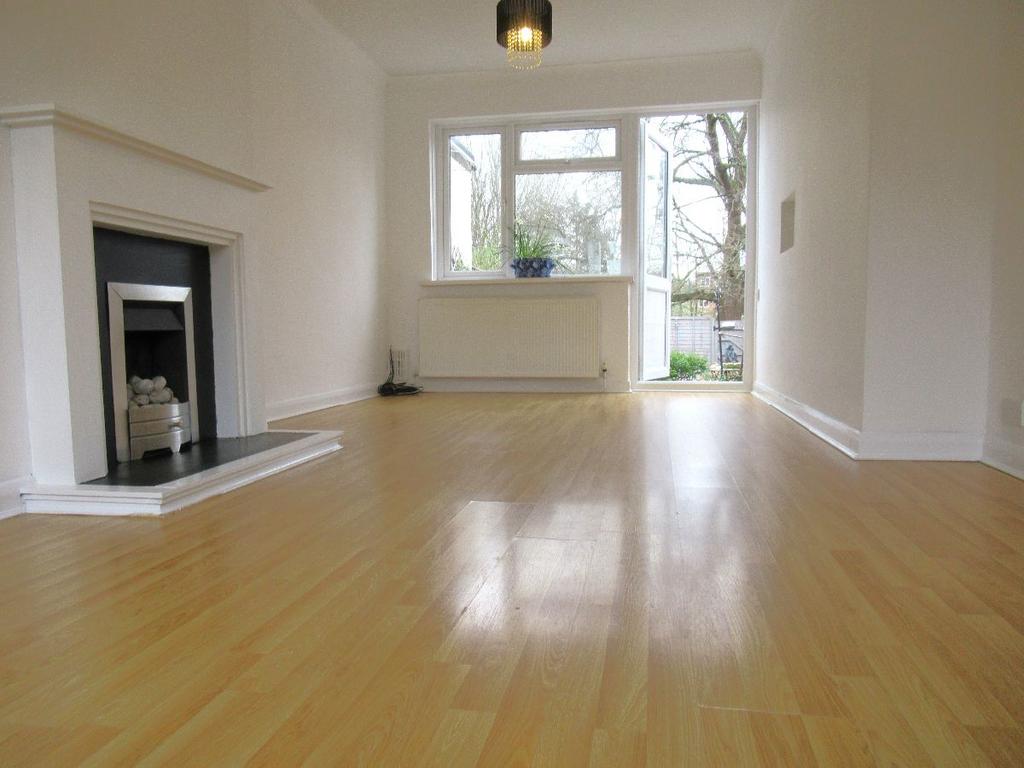 Lincoln Avenue, Twickenham 3 bed terraced house £600,000