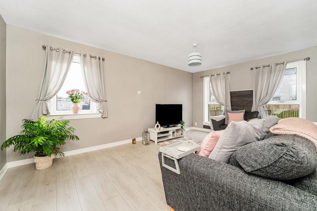 Glen Isla Road, Kirkcaldy, KY2 1 bed flat £69,950