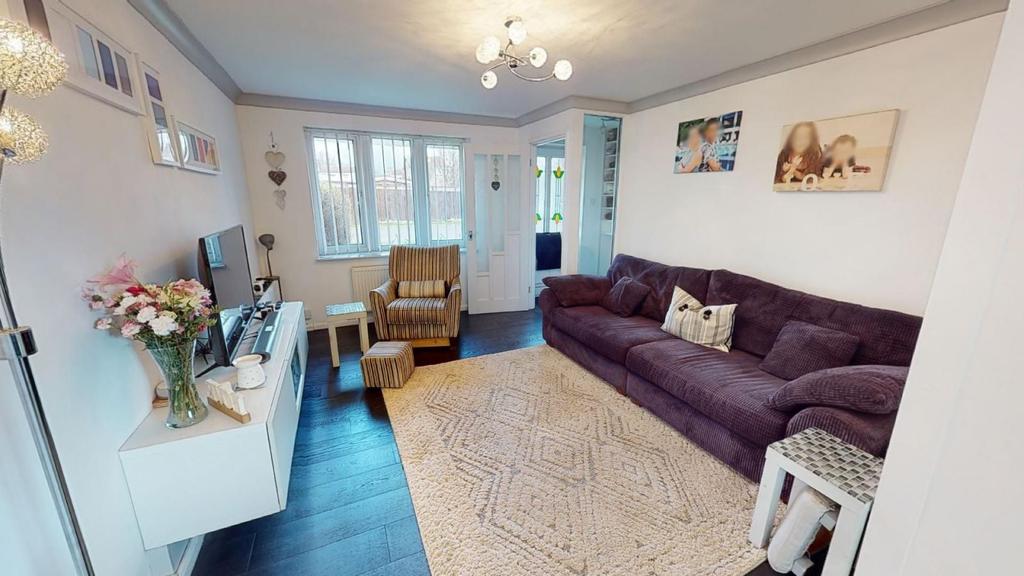 Sir John Pascoe Way, Duston... 3 bed detached house £280,000