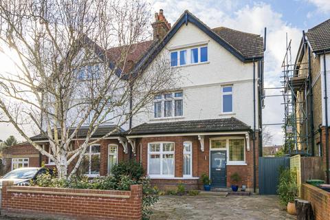 32 Queens Road, Beckenham, BR3 4JW