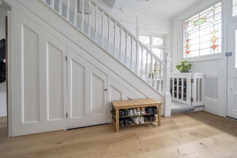 32 Queens Road, Beckenham, BR3 4JW