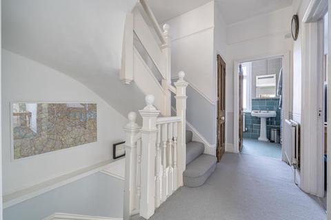 32 Queens Road, Beckenham, BR3 4JW