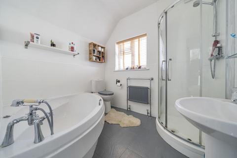 32 Queens Road, Beckenham, BR3 4JW
