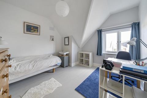 32 Queens Road, Beckenham, BR3 4JW