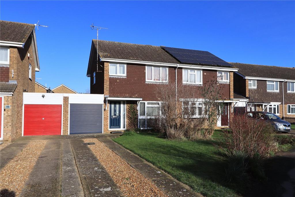 Kipling Drive, Newport Pagnell... 3 bed semidetached house £300,000