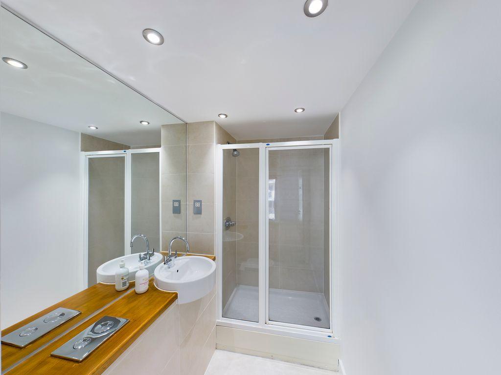 Ensuite to Bed 1