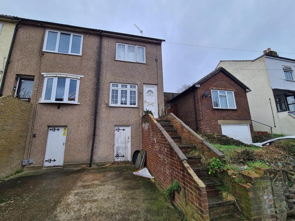 Constitution Road, Chatham, ME5 2 bed terraced house £170,000