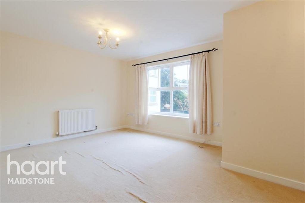 Maidstone, ME16 2 bed flat to rent £1,300 pcm (£300 pw)