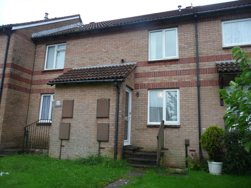 Holebay Close, Plymouth PL9 2 bed terraced house £750 pcm (£173 pw)