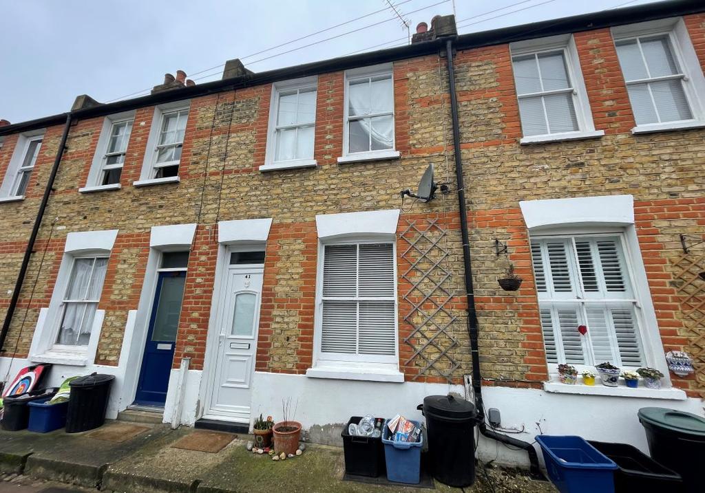 41 Norcutt Road, Twickenham... 2 bed terraced house £395,000