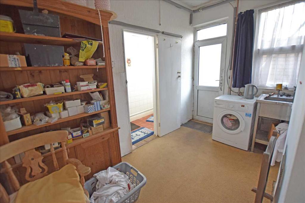 Kitchen/storeroom.