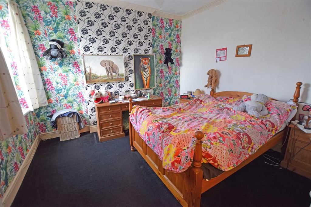 Middle bedroom no. 1
