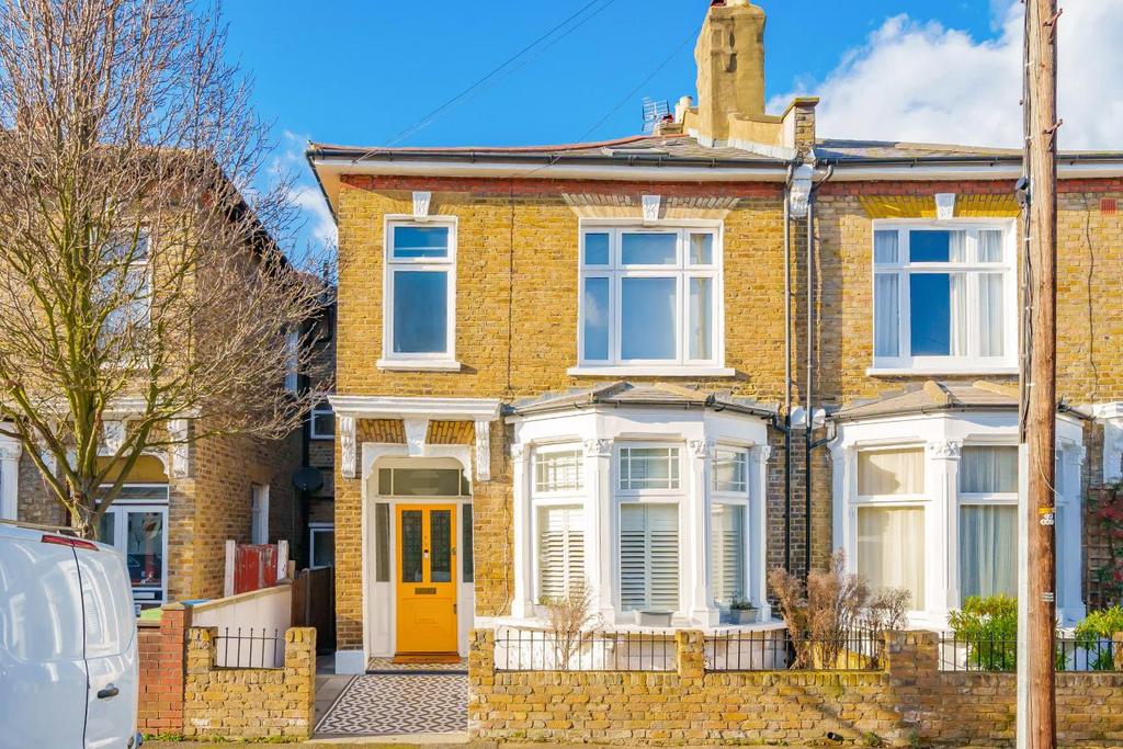 Trossachs Road, London 3 bed flat for sale £745,000